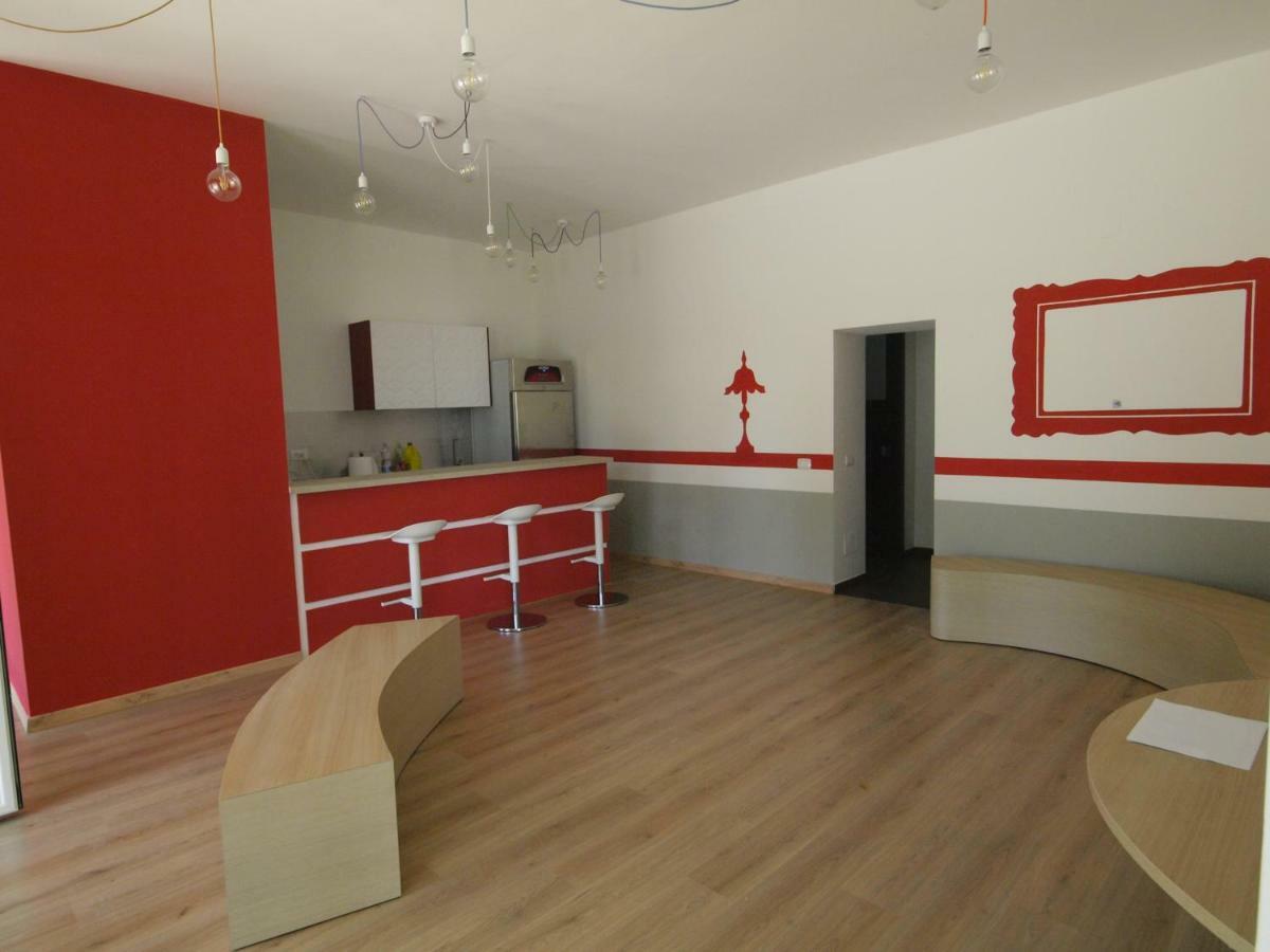 Happy Hostel For Young Полиняно а Маре Екстериор снимка