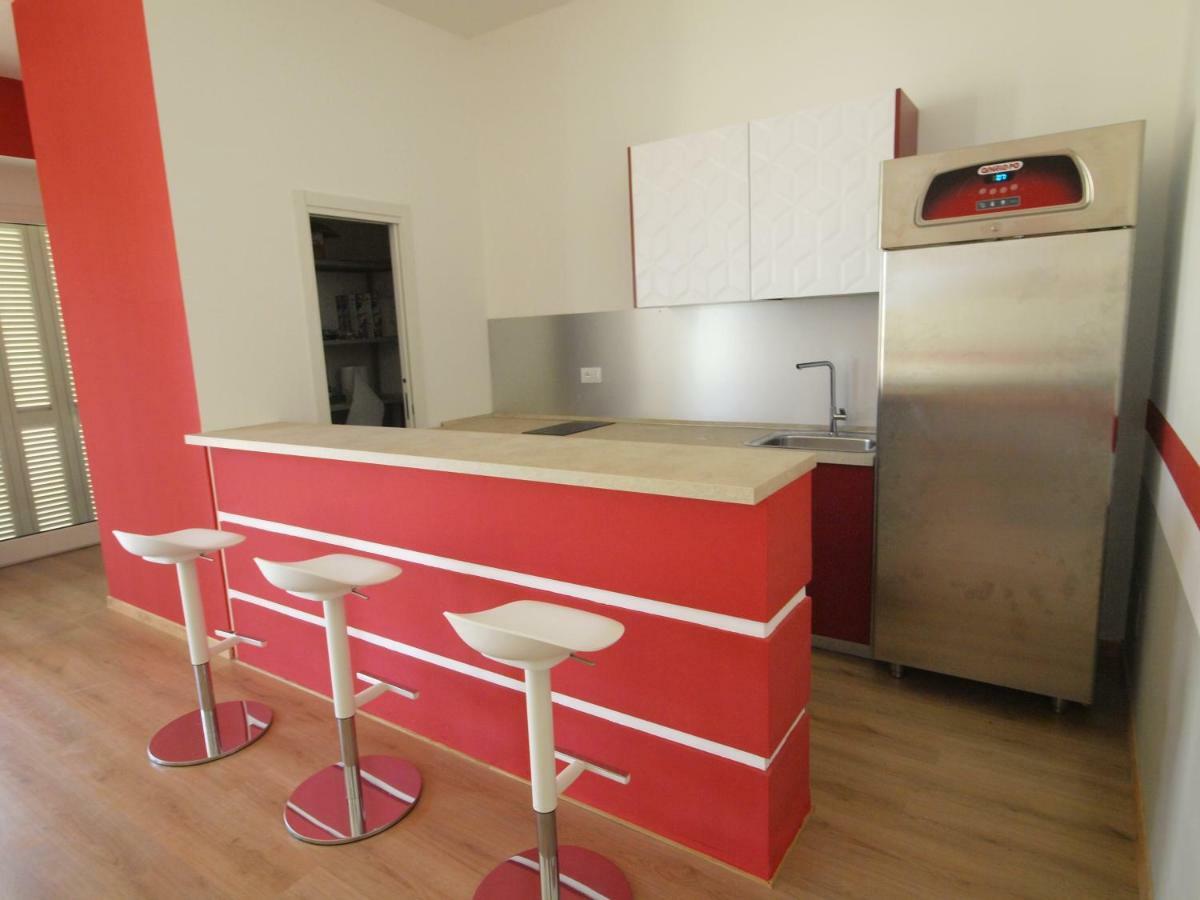 Happy Hostel For Young Полиняно а Маре Екстериор снимка